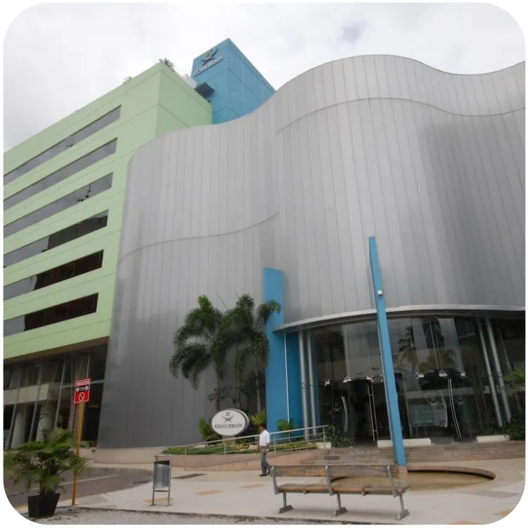 Edificio Equilibrium, frente al Mall del Sol, donde está la sucursal de Implant Dental