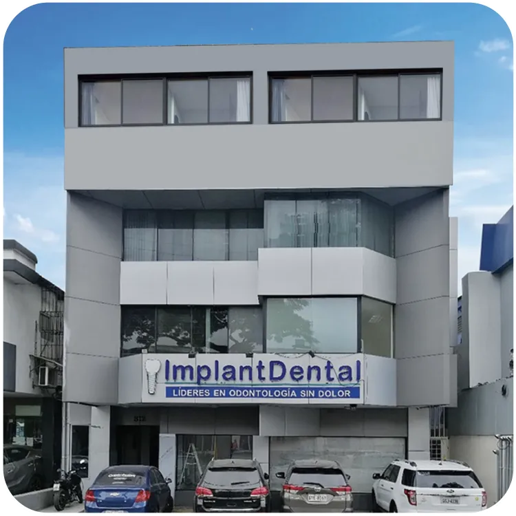 Fachada de la sucursal Kennedy de Implant Dental, en la Av. San Jorge, Guayaquil