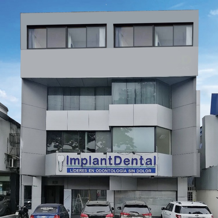 Fachada de la clínica Implant Dental sede Kennedy en Guayaquil